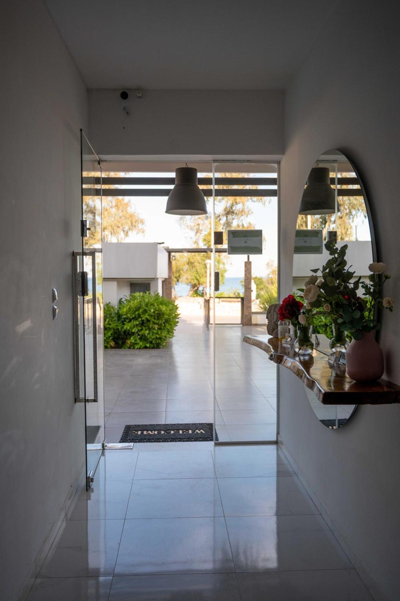 Finikas Suites & Apartments 10Min From Athens Airport Loútsa Exterior foto