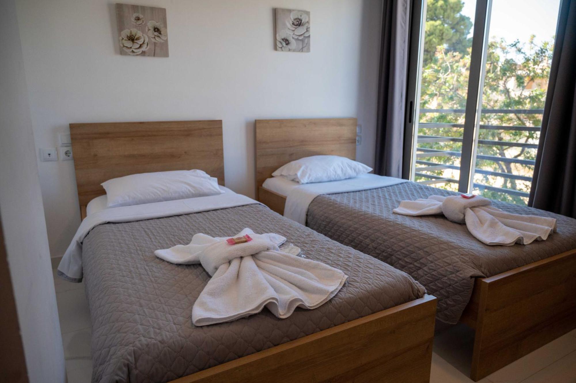 Finikas Suites & Apartments 10Min From Athens Airport Loútsa Exterior foto