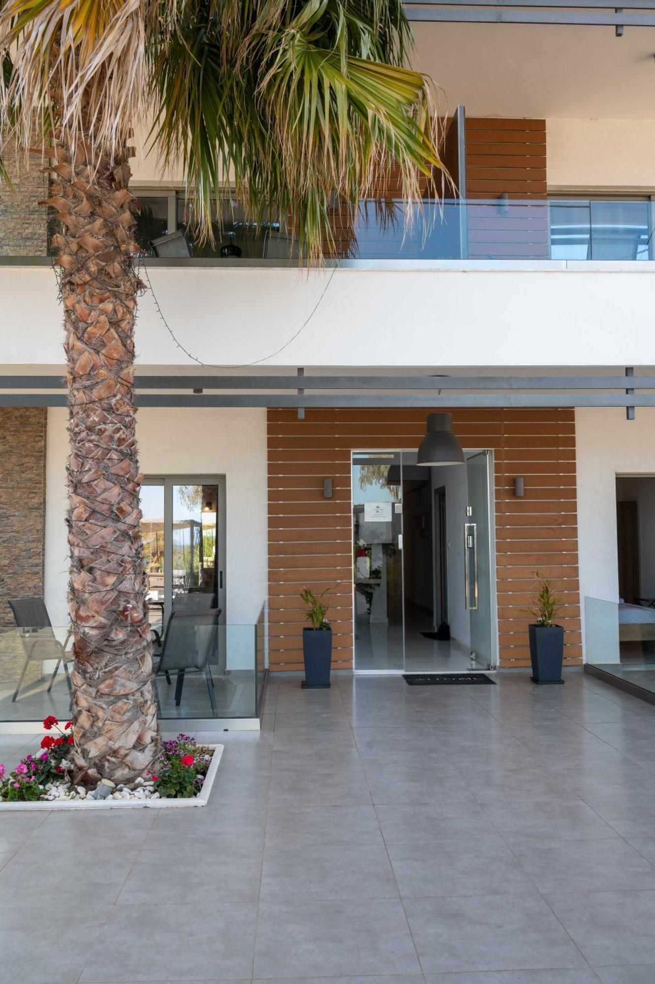 Finikas Suites & Apartments 10Min From Athens Airport Loútsa Exterior foto