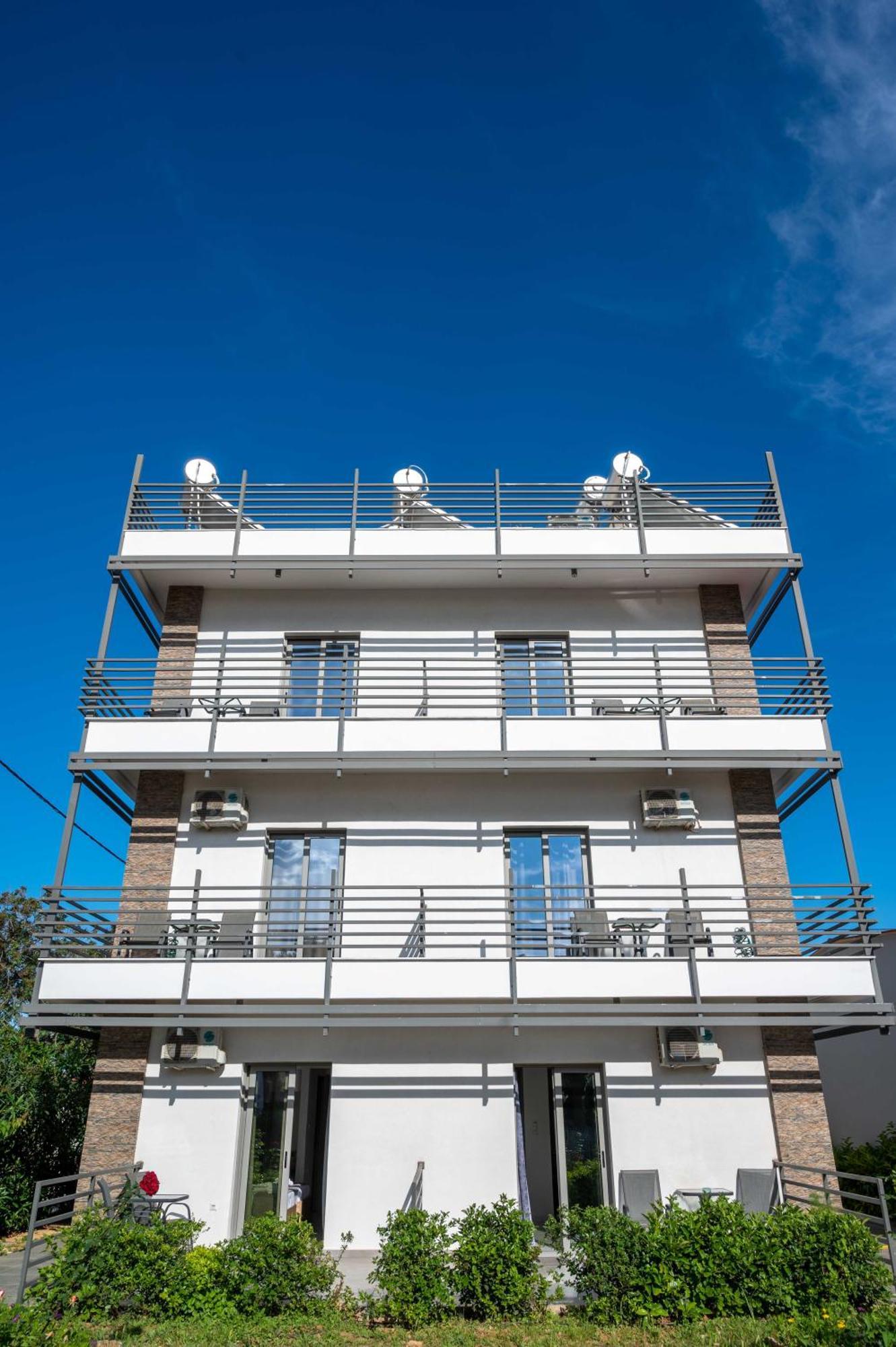 Finikas Suites & Apartments 10Min From Athens Airport Loútsa Exterior foto