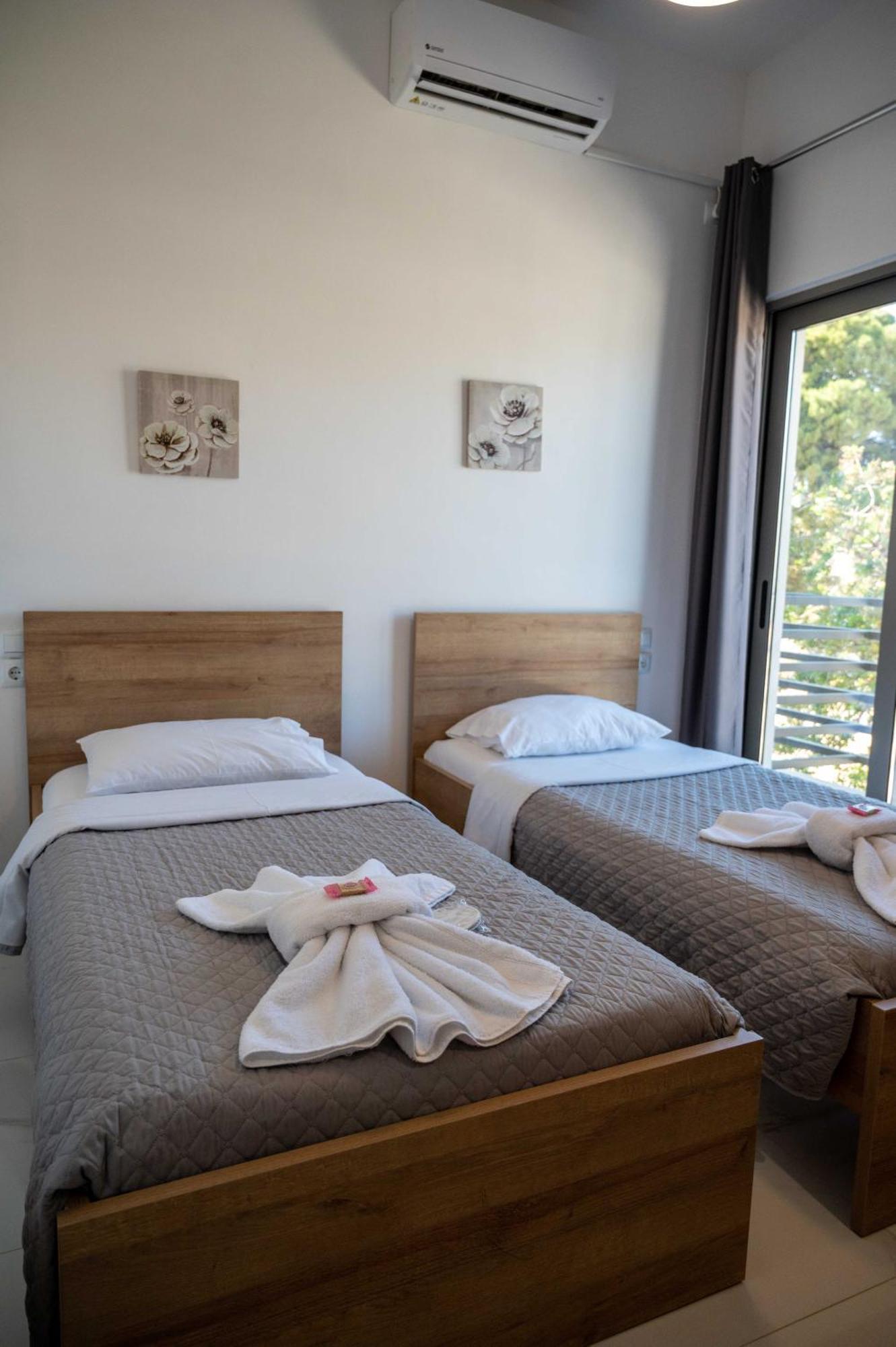 Finikas Suites & Apartments 10Min From Athens Airport Loútsa Exterior foto