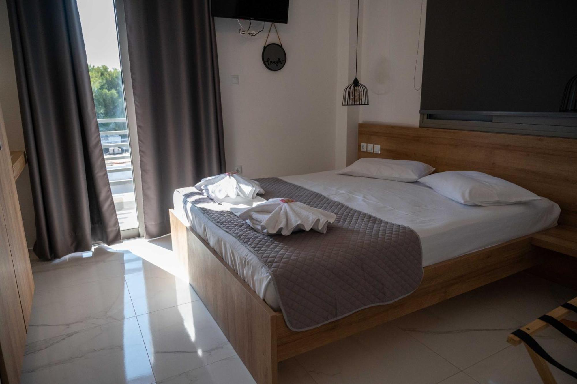 Finikas Suites & Apartments 10Min From Athens Airport Loútsa Exterior foto