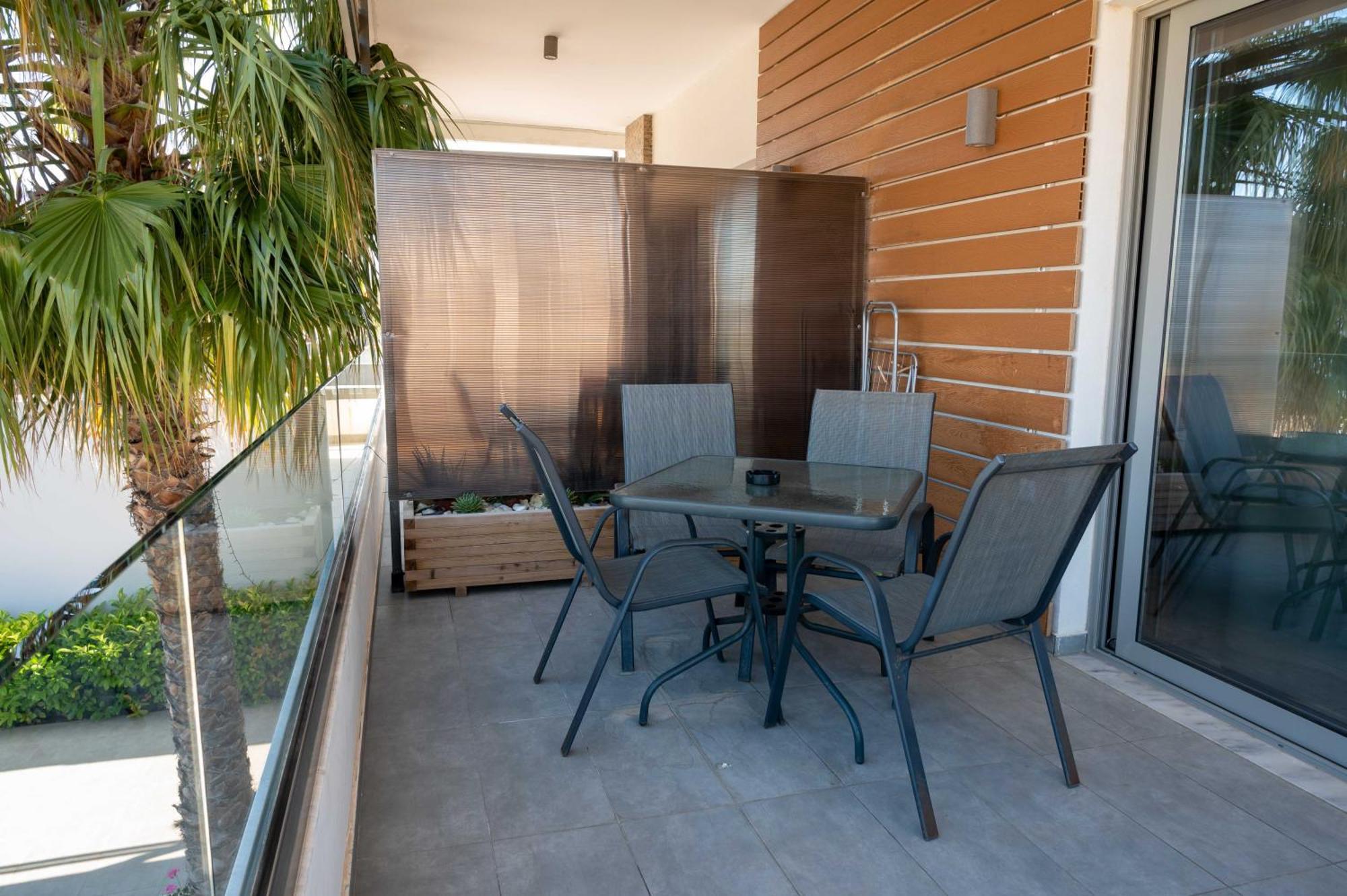 Finikas Suites & Apartments 10Min From Athens Airport Loútsa Exterior foto